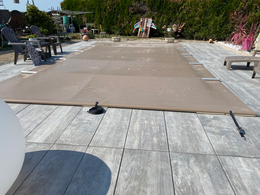 Couverture à barres pour piscine - Charlet Piscines