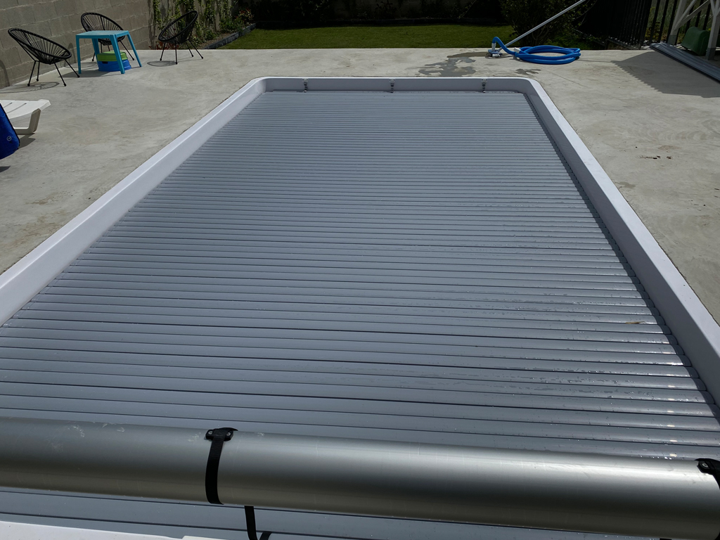 Volet roulant hors sol pour piscine - Charlet Piscines