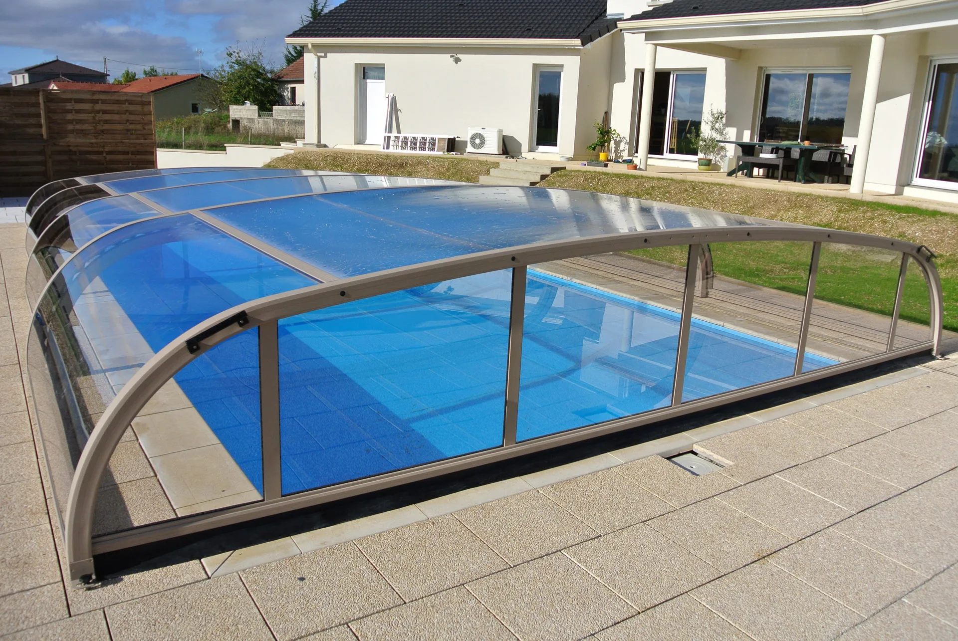 Abri de piscine bas - Charlet Piscines Abri de piscine bas - Charlet Piscines