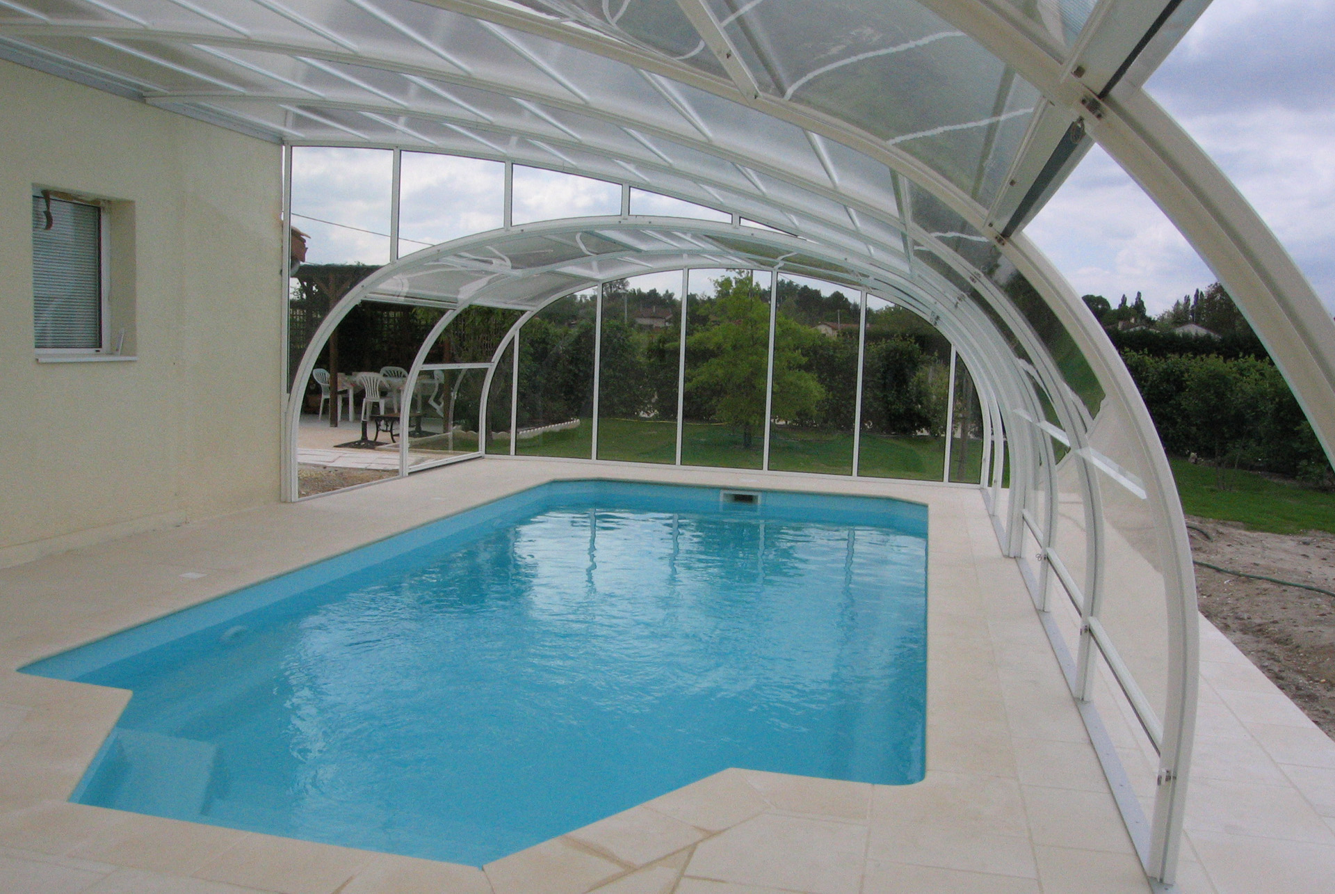 Abri de piscine haut sur mesure - Charlet Piscines
