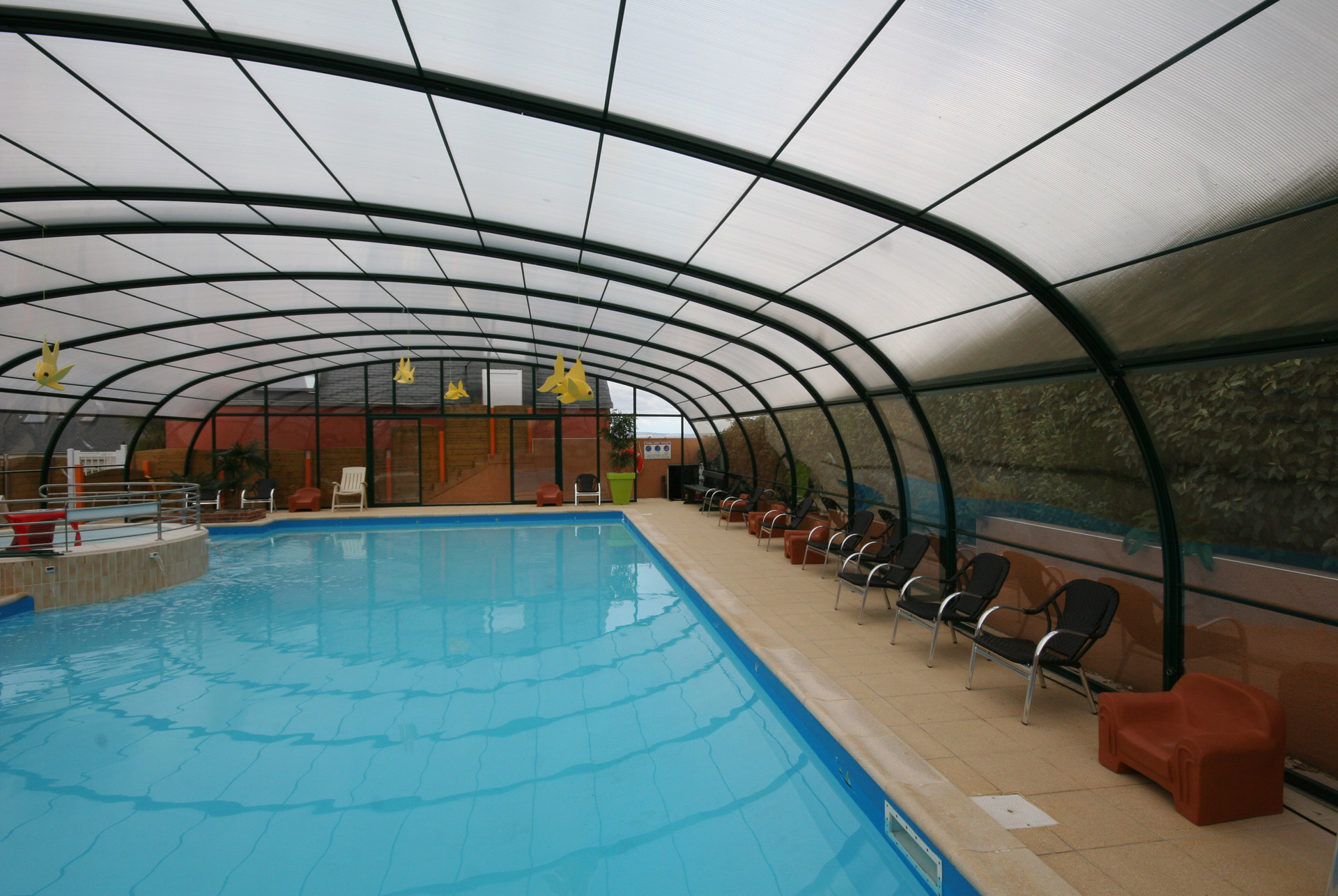 Abri de piscine haut sur mesure - Charlet Piscines