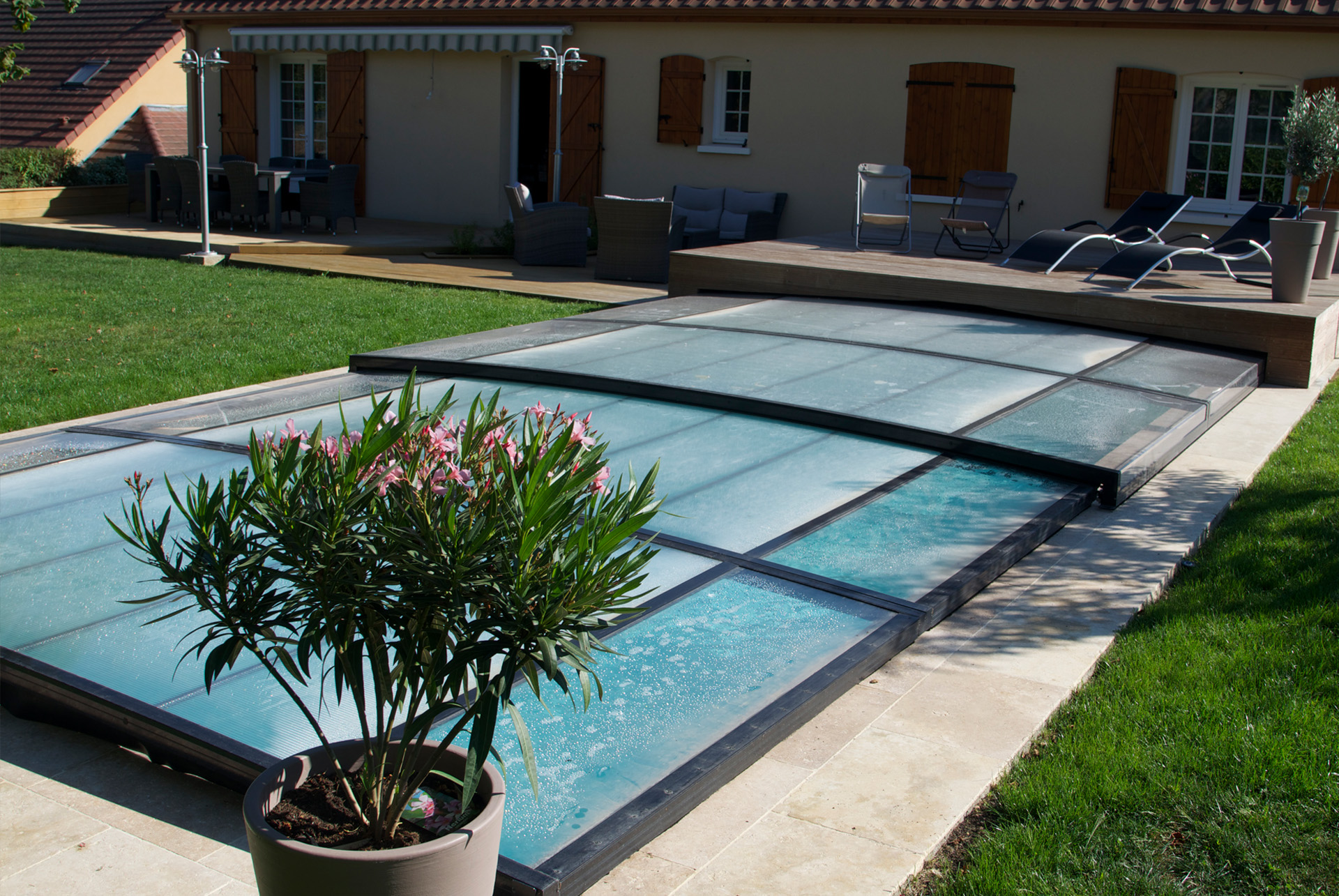 Abri de piscine Outdoor extra-plat - Charlet Piscines