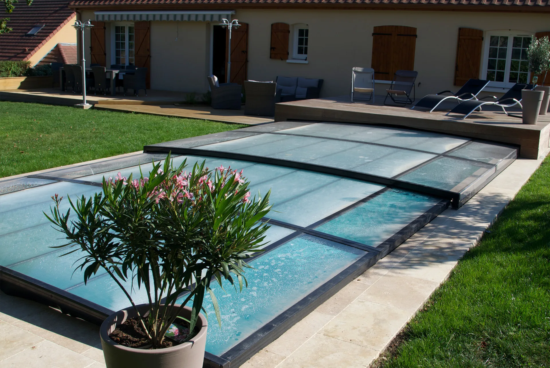 Abri de piscine Outdoor extra-plat - Charlet Piscines Abri de piscine Outdoor extra-plat - Charlet Piscines