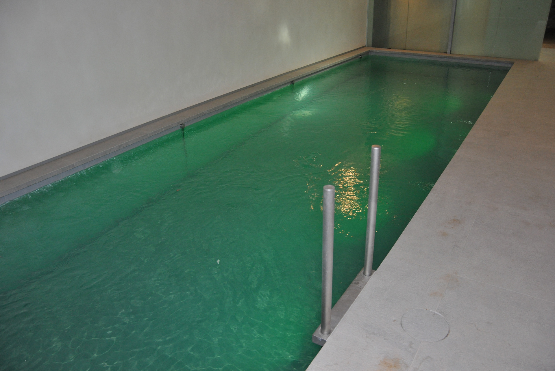 Piscine intérieure à fond mobile - Charlet Piscines