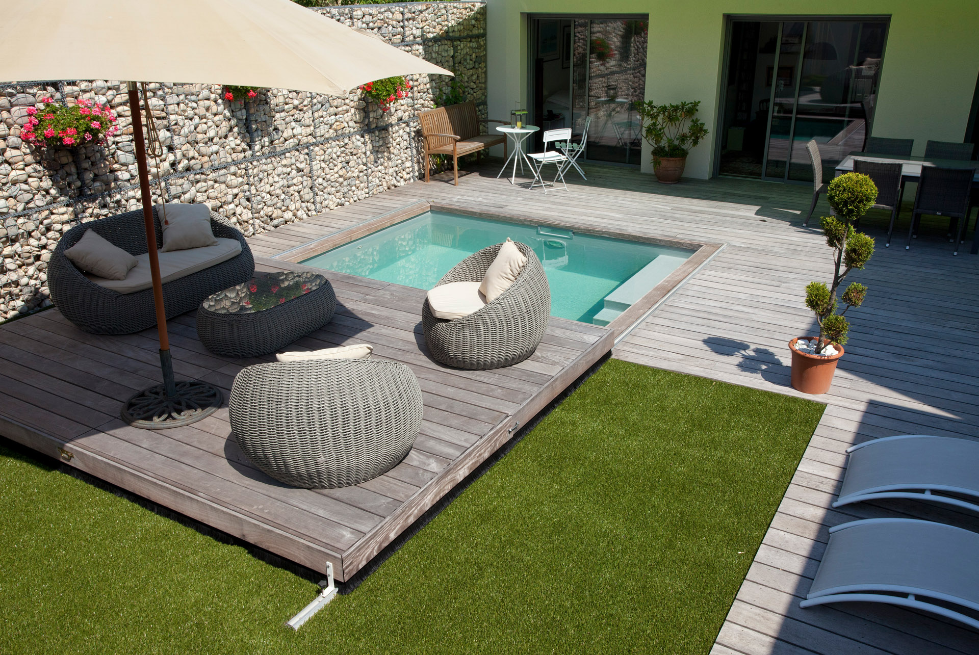 Piscine avec terrasse mobile - Charlet Piscines