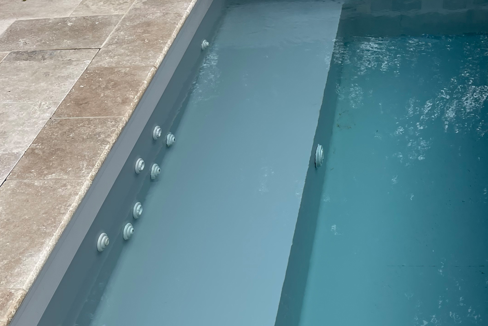 Nage à contre courant et balnéo pour piscine - Charlet Piscines