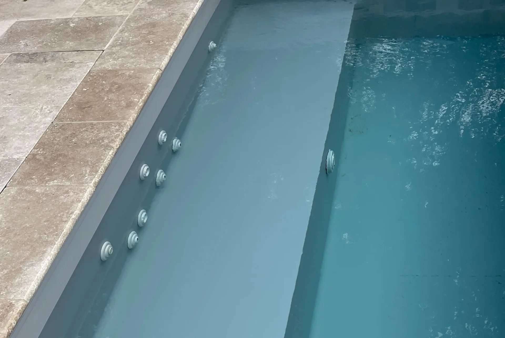 Nage à contre courant et balnéo pour piscine - Charlet Piscines