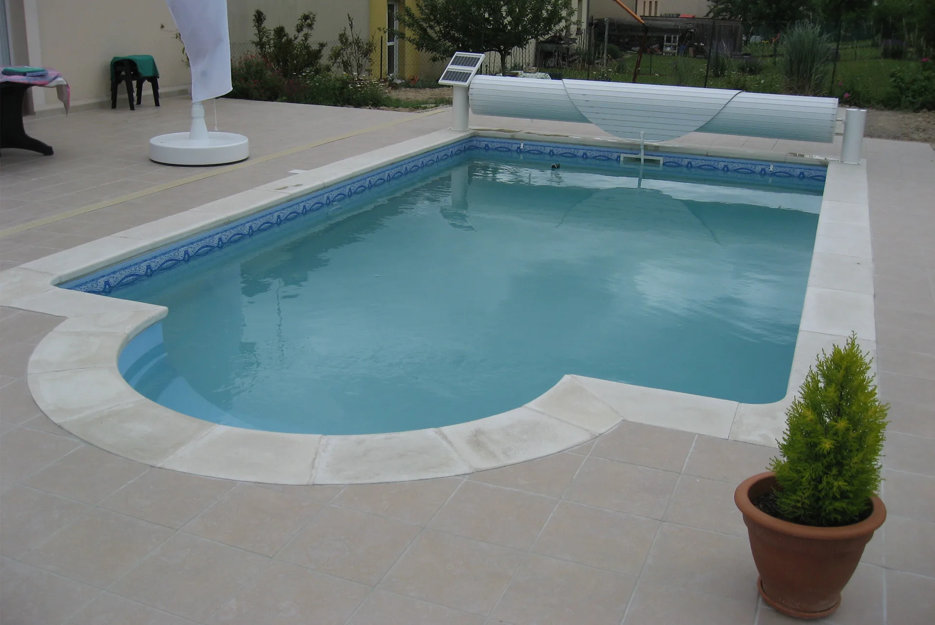 Volet roulant hors sol pour piscine - Charlet Piscines