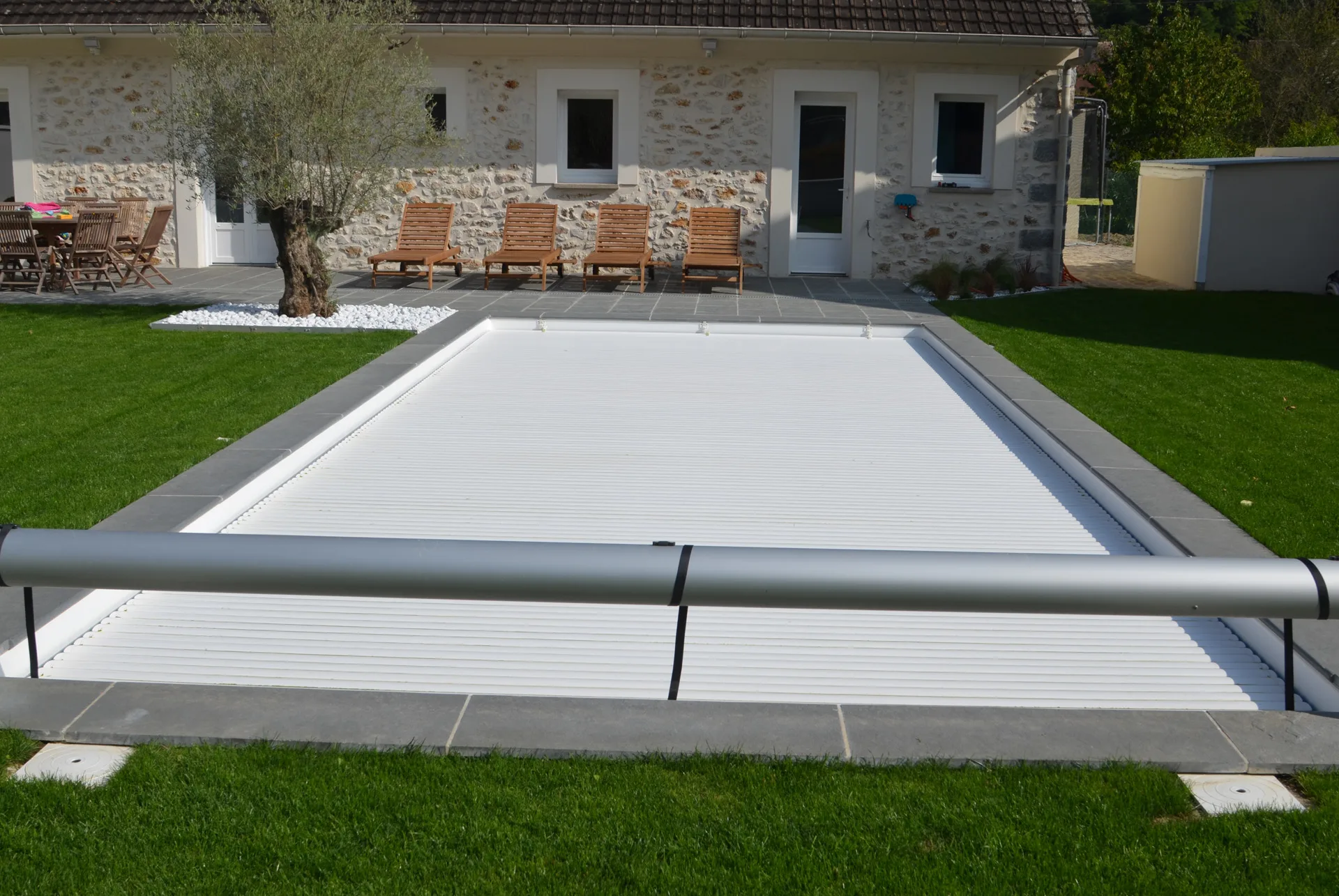 Volet roulant hors sol pour piscine - Charlet Piscines