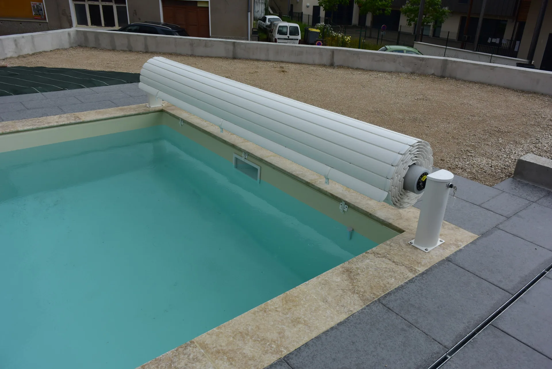 Volet roulant hors sol pour piscine - Charlet Piscines