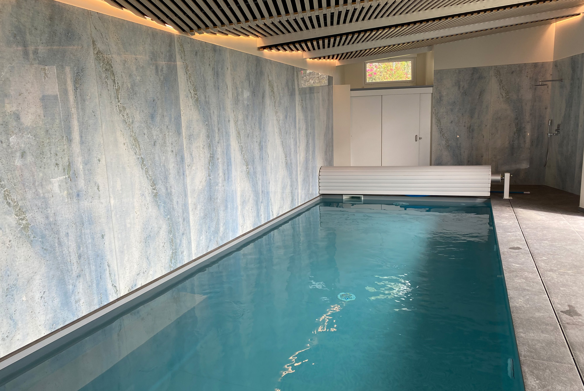 Volet roulant hors sol pour piscine - Charlet Piscines