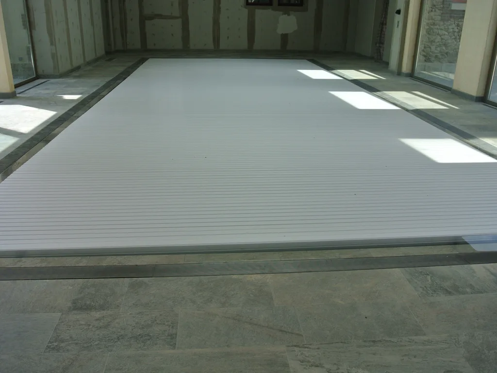 Volet roulant immergé pour piscine - Charlet Piscines